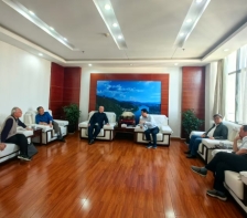 黄山市汪华文化研究会主要领导拜会屯溪区委市记吴旭光，双方就在屯溪创设汪华文化展示