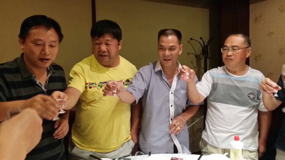 举杯同贺汪氏团结