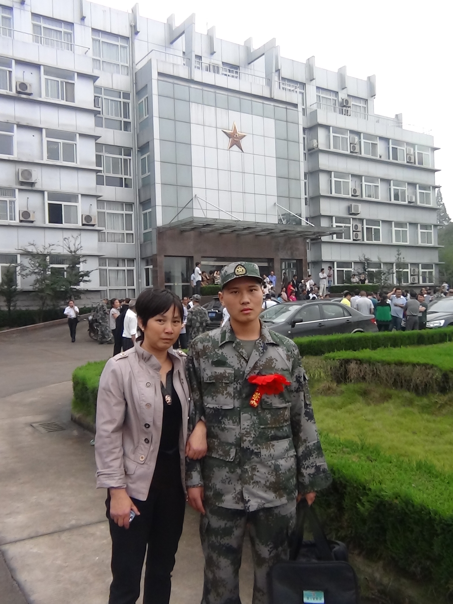 母子情深，妈妈哭的泪人是的