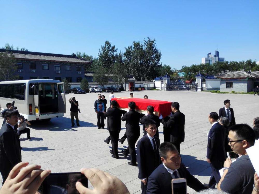 汪东兴于2015年8月21日上午5时28分在北京逝世，享年100岁。