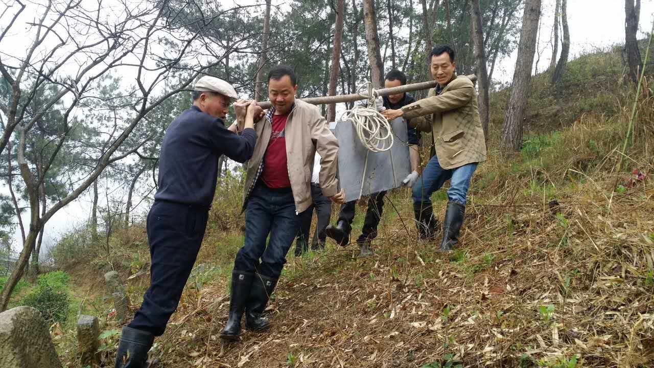 冒雨为迁陕西岚皋始祖继稀公立碑