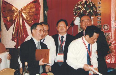 上图：中华侨联总会理事长简汉生、全国政协港澳台侨委会主任林树森、全国政协教科文卫体委员副主任王全书与 ...