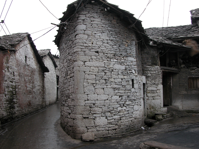 石头筑就的屯里，藏着多少日月！