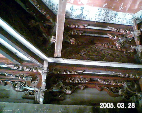 祠堂戏台正上面的八角平顶图案