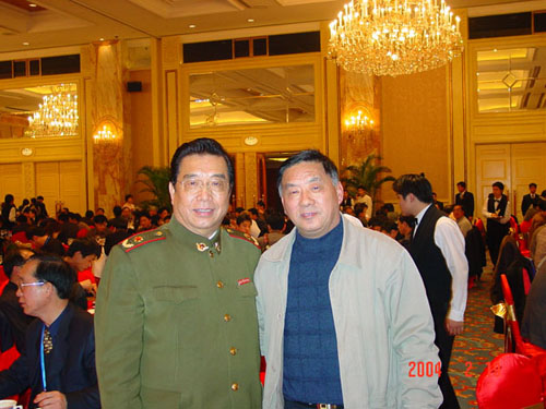 大绥与歌唱家李双江的合影