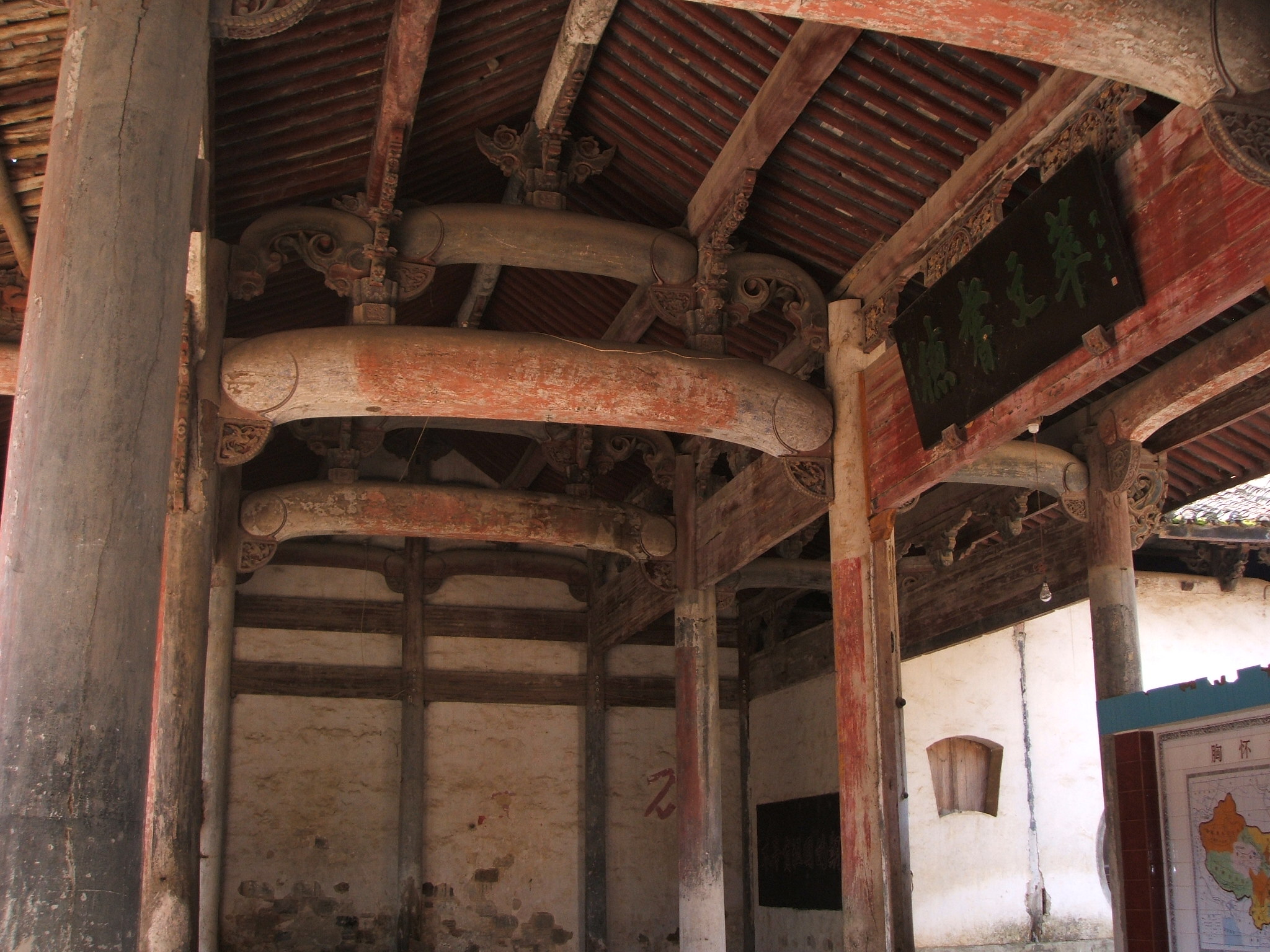 许多是直径1米的柱子