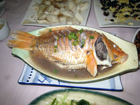 这就是几乎所有旅游书上都提到的婺源荷包红鲤鱼