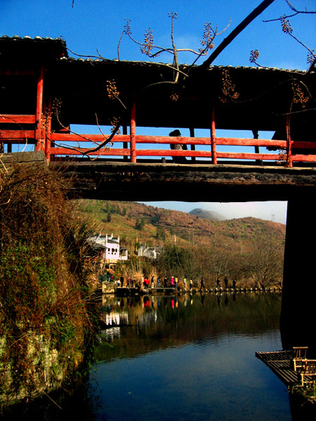 婺源　清华镇彩虹桥下看北方景色