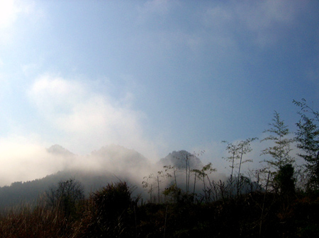 婺源　清华镇彩虹桥远眺南方群山