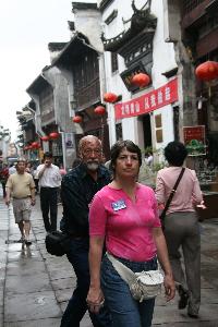 屯溪老街游人如织