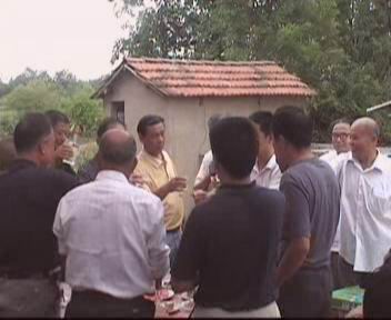 高高兴兴的喝一杯庆功酒1