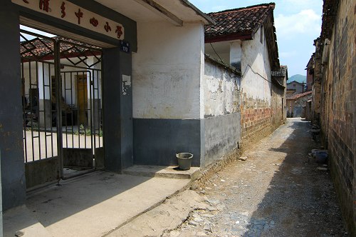 小时侯上学的学校