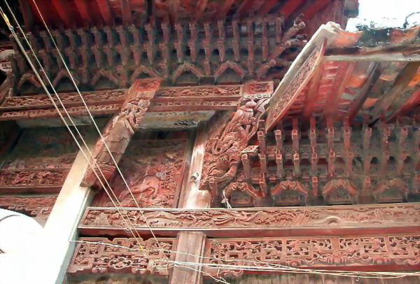 祠堂门厅的上面