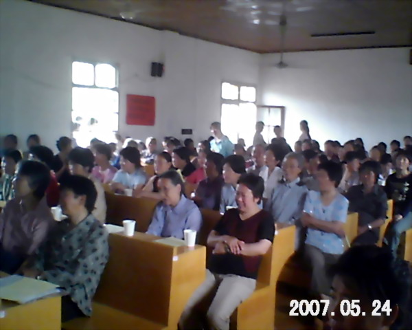 全村妇女同志齐到场