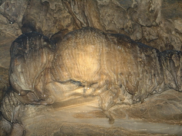 千奇百怪的溶岩滴石