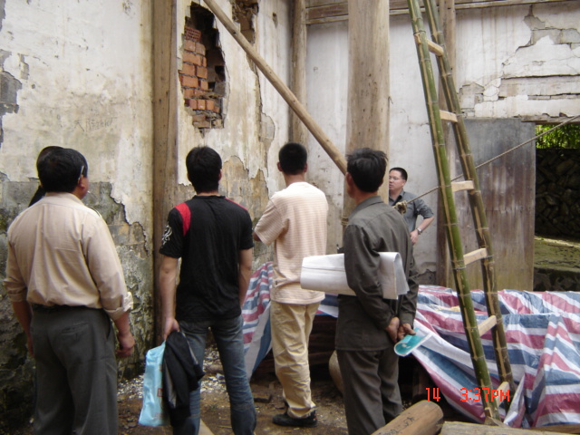 监理单位人员在现场指导