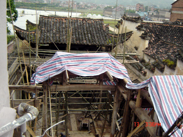 从后门山看正在修理的文昌阁