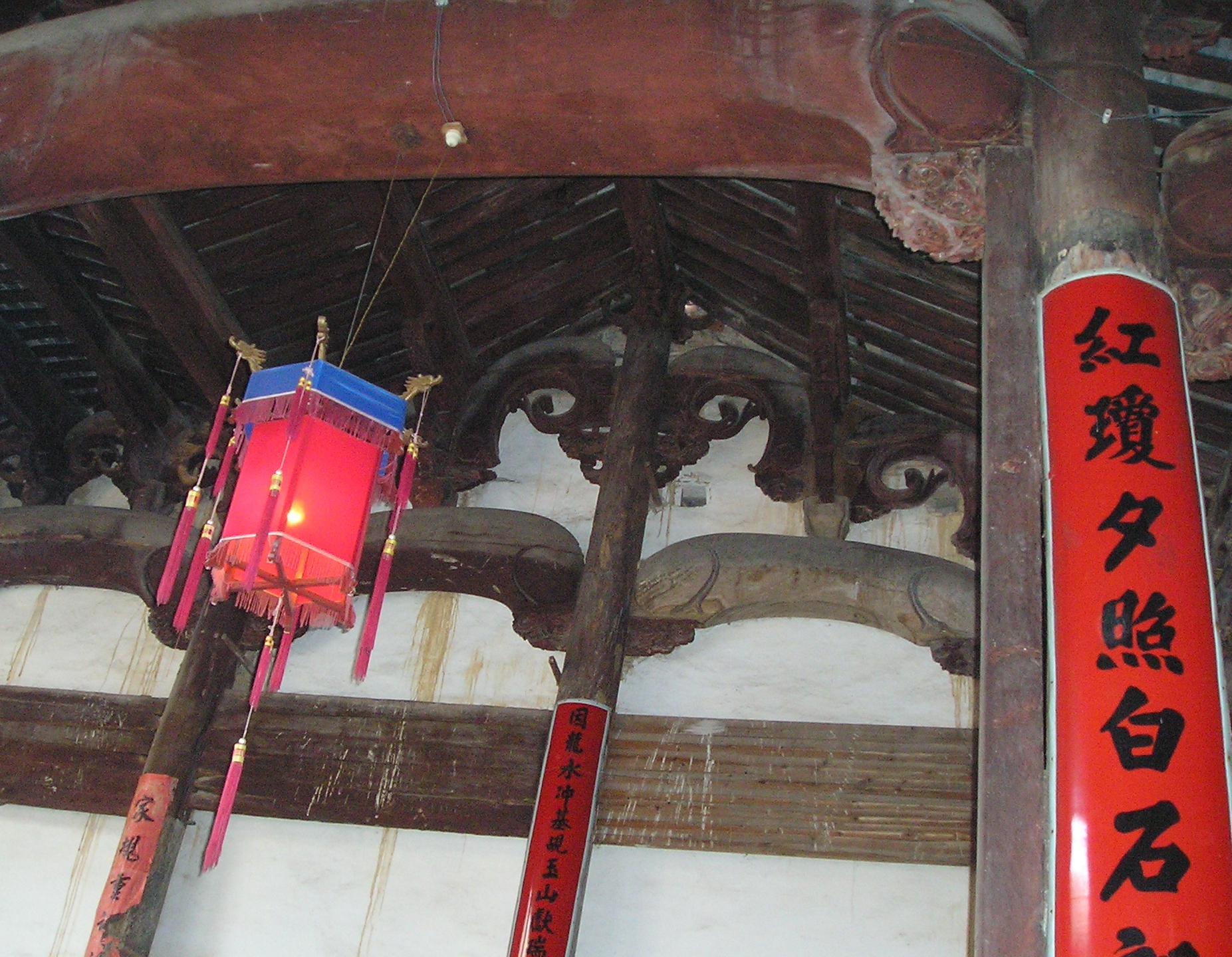 柱子上的字都是按照古时的字迹拓下来的.