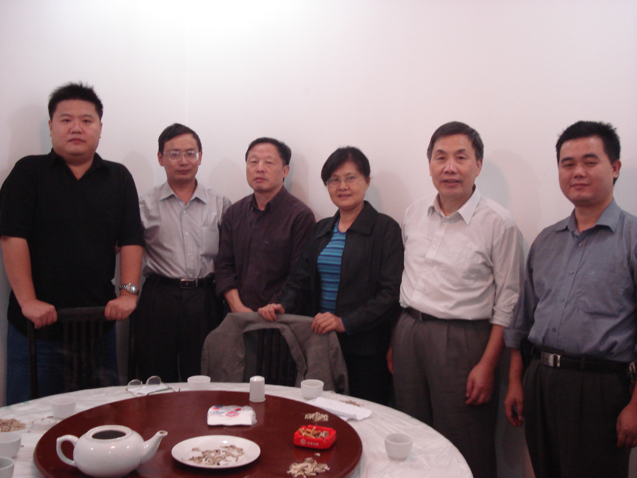 右二为作者，左三为本坛的huizhou66，有关汪王墓早就有人在鼓与呼！