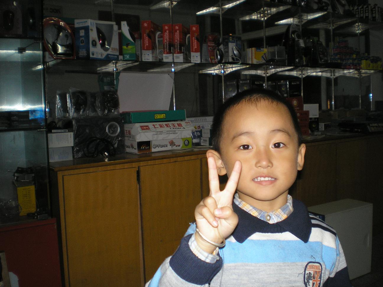 这是我的儿子：汪余骏！