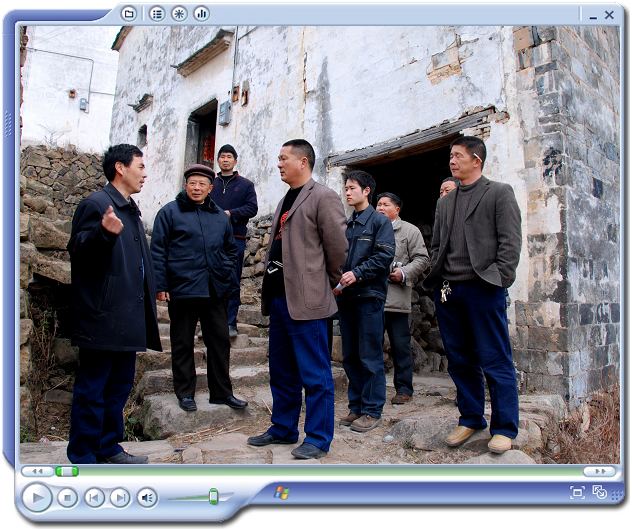 左一为汪山村村主任