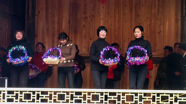 节目(采茶扑碟)的演出得到观众的好评