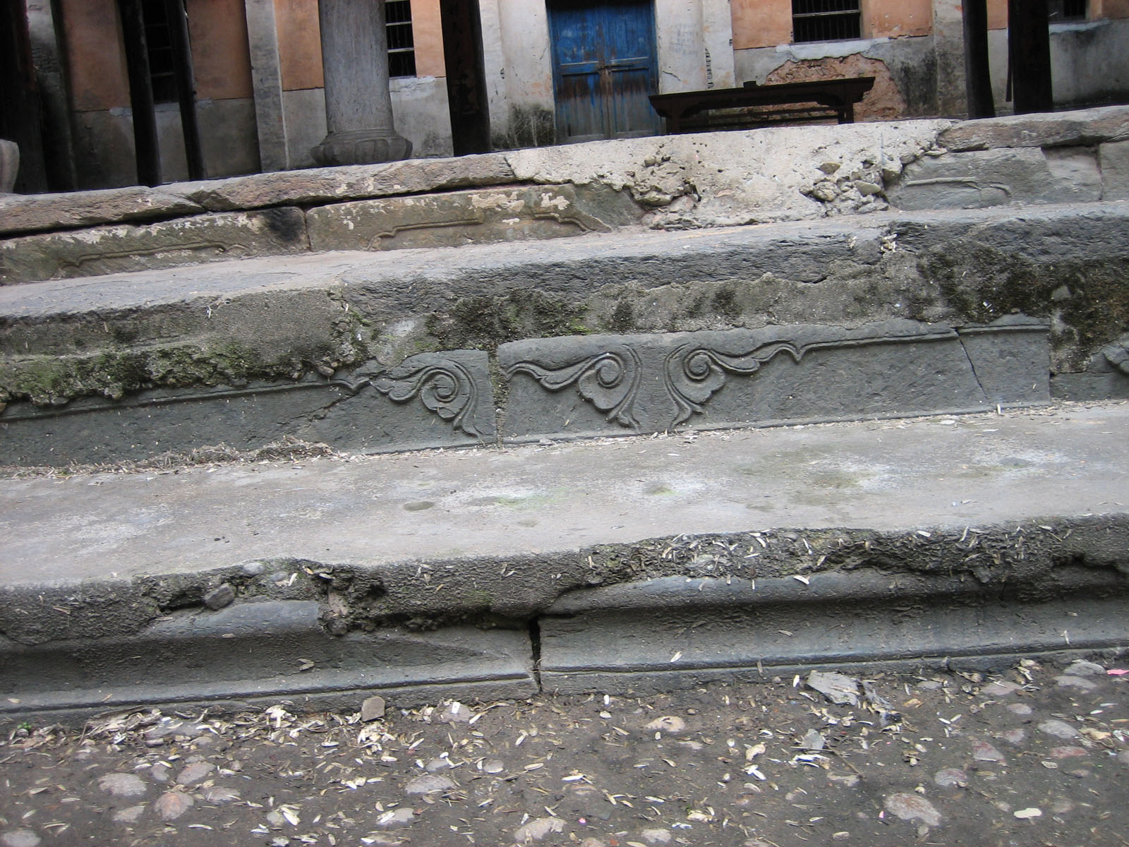 阶沿石上有如意纹.JPG