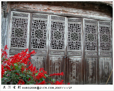 大陈古村某古宅格扇门窗