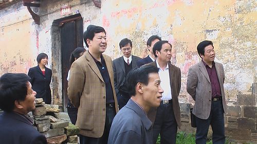 美丽的传说使代表们听得入神