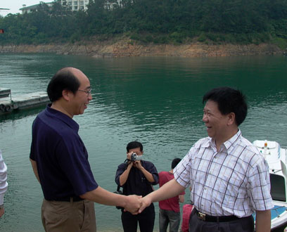 千岛湖发展有限公司总经理汪建敏本家热情欢迎汪承兴一行