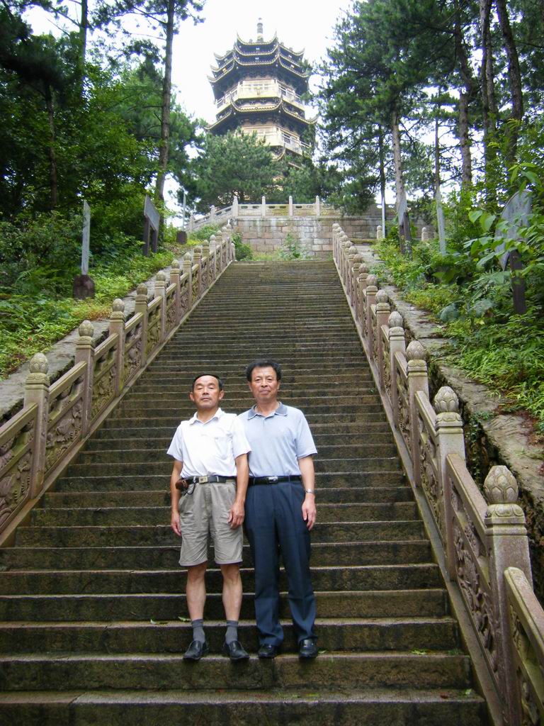 万佛塔二人照
