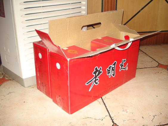 这是凌哥带来的美酒——“老明光”，地球人都知道，喝酒就喝“老明光”