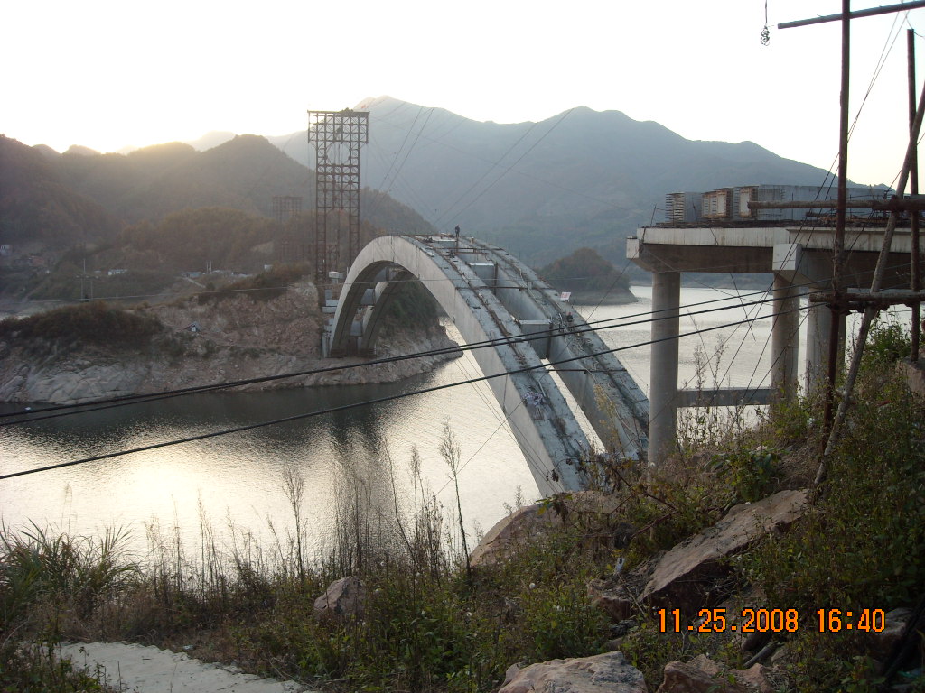 特大桥跨度一角