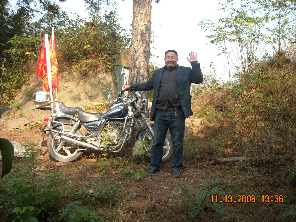 道生在始迁祖添琳公坟前