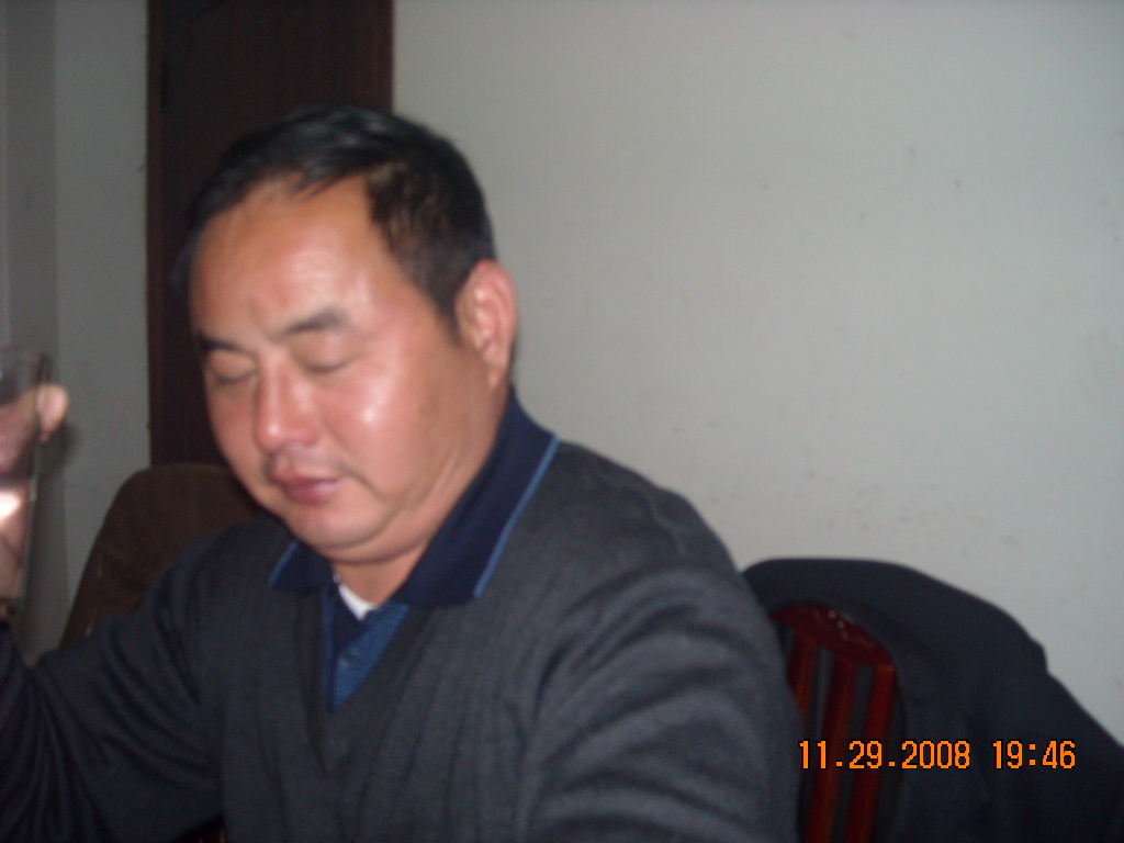 德福大老板有点醉意