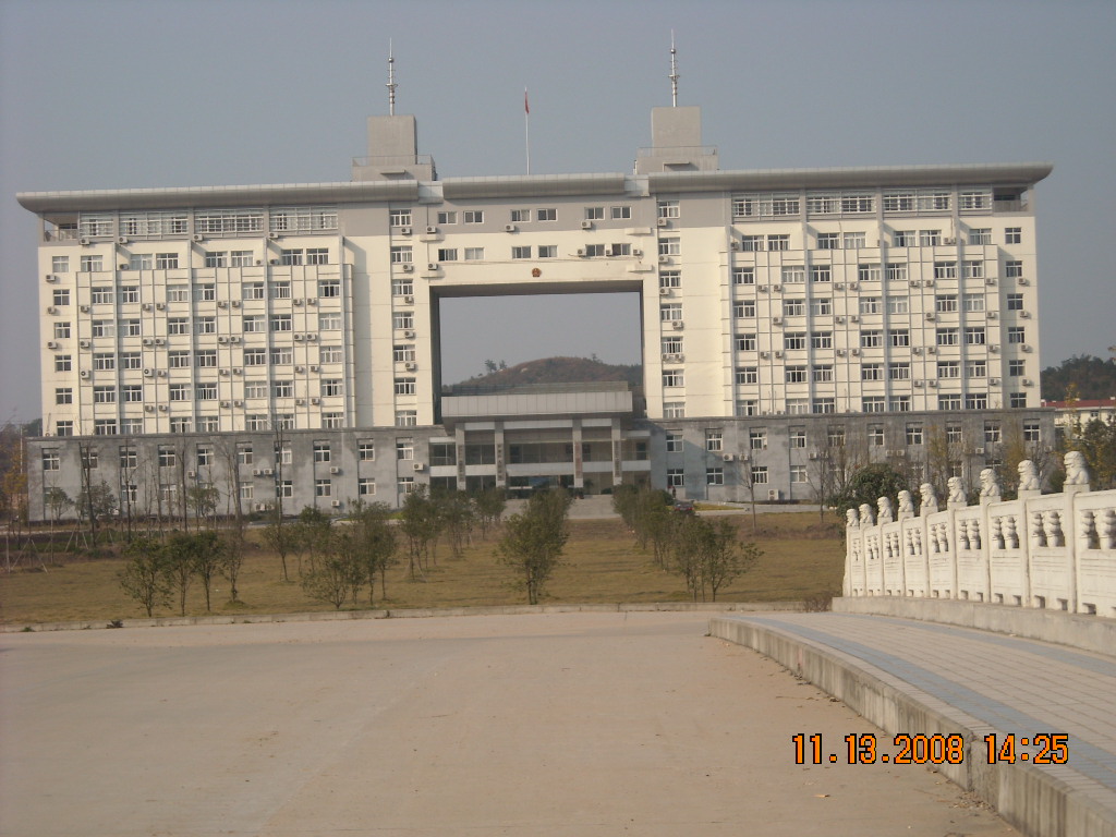 多么宏伟县政府大楼