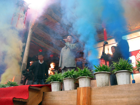 彩炮鸣放，书记发表了热情洋溢精彩又鼓舞人心的讲话