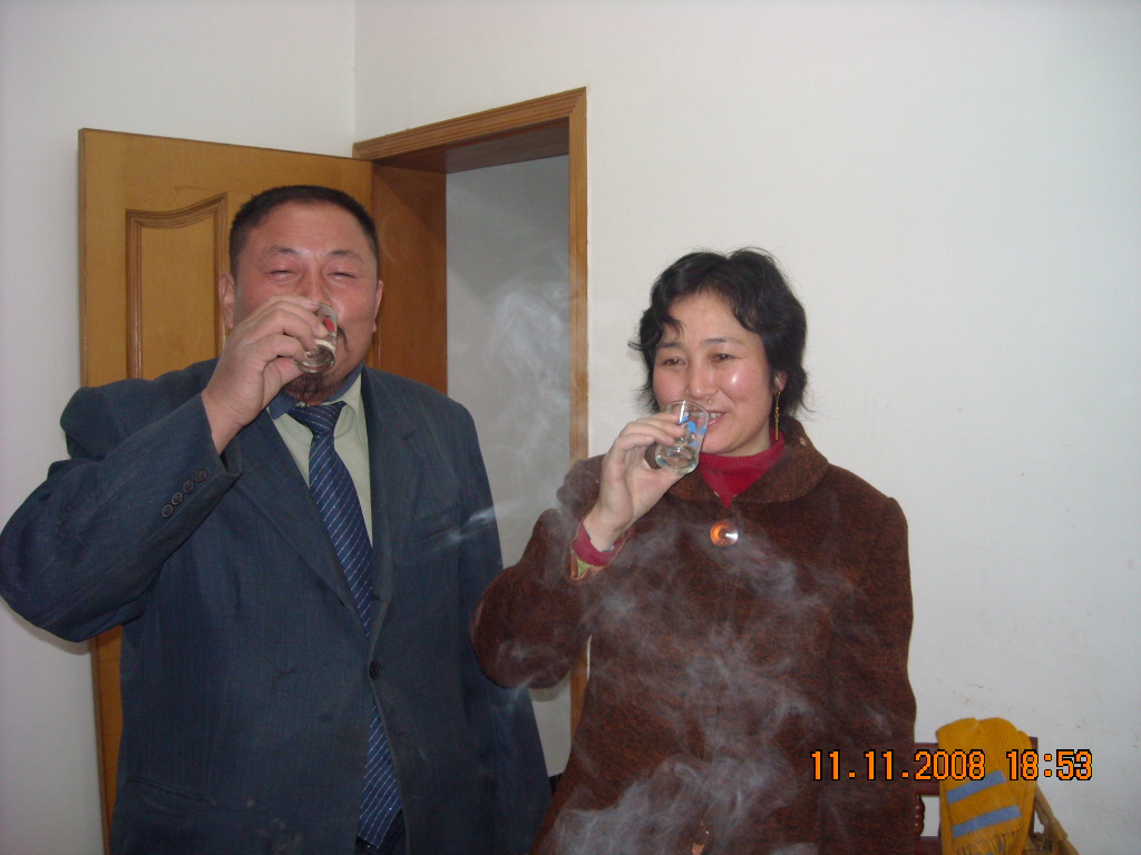 晚餐道生陪我老婆喝酒，你说他不能喝吗？