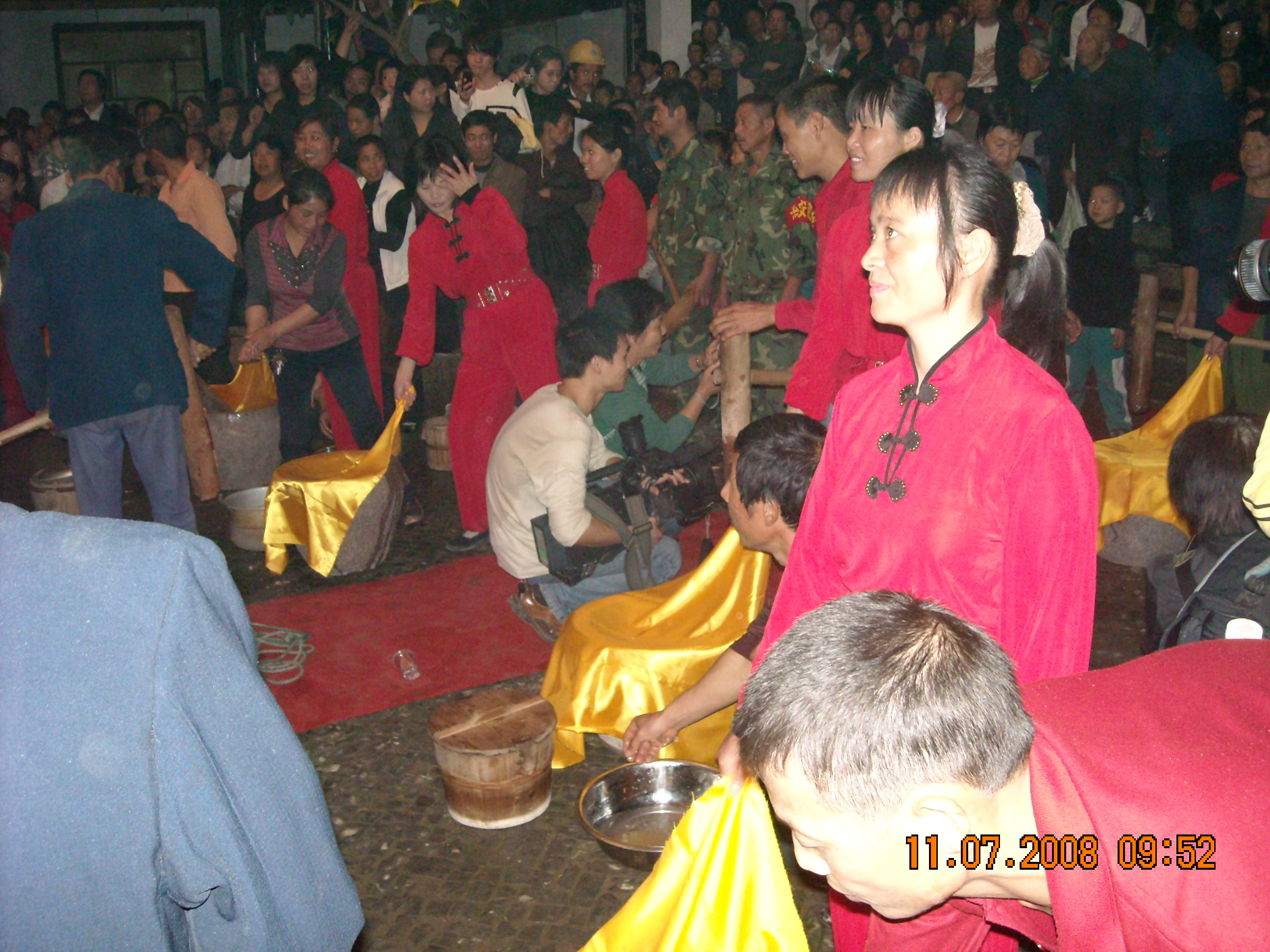 打麻糍准备开始