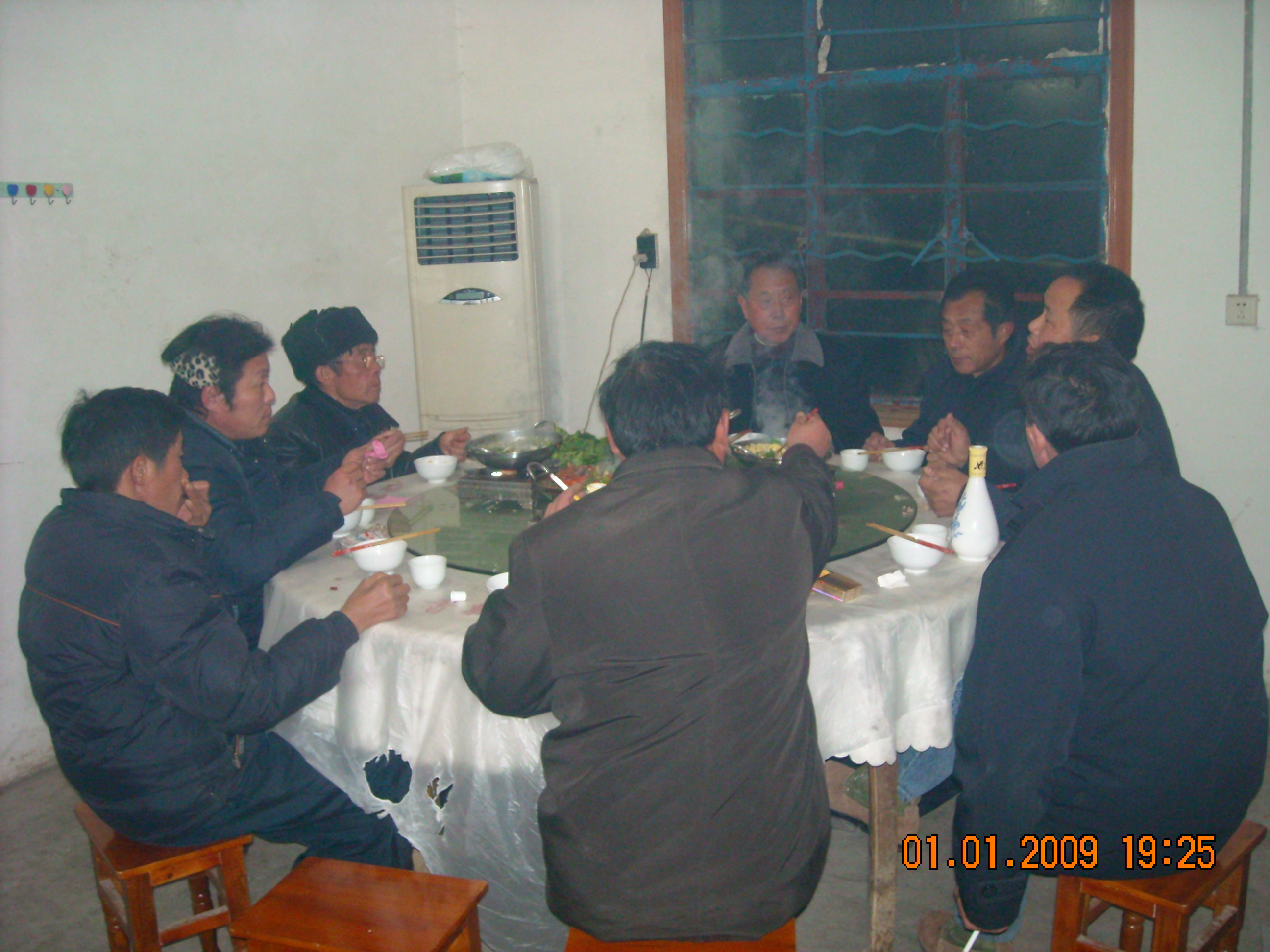 光福会长正在讲汪氏故事