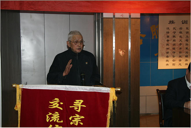 精神矍铄、声音洪亮的汪昌焕先生在做即席演讲