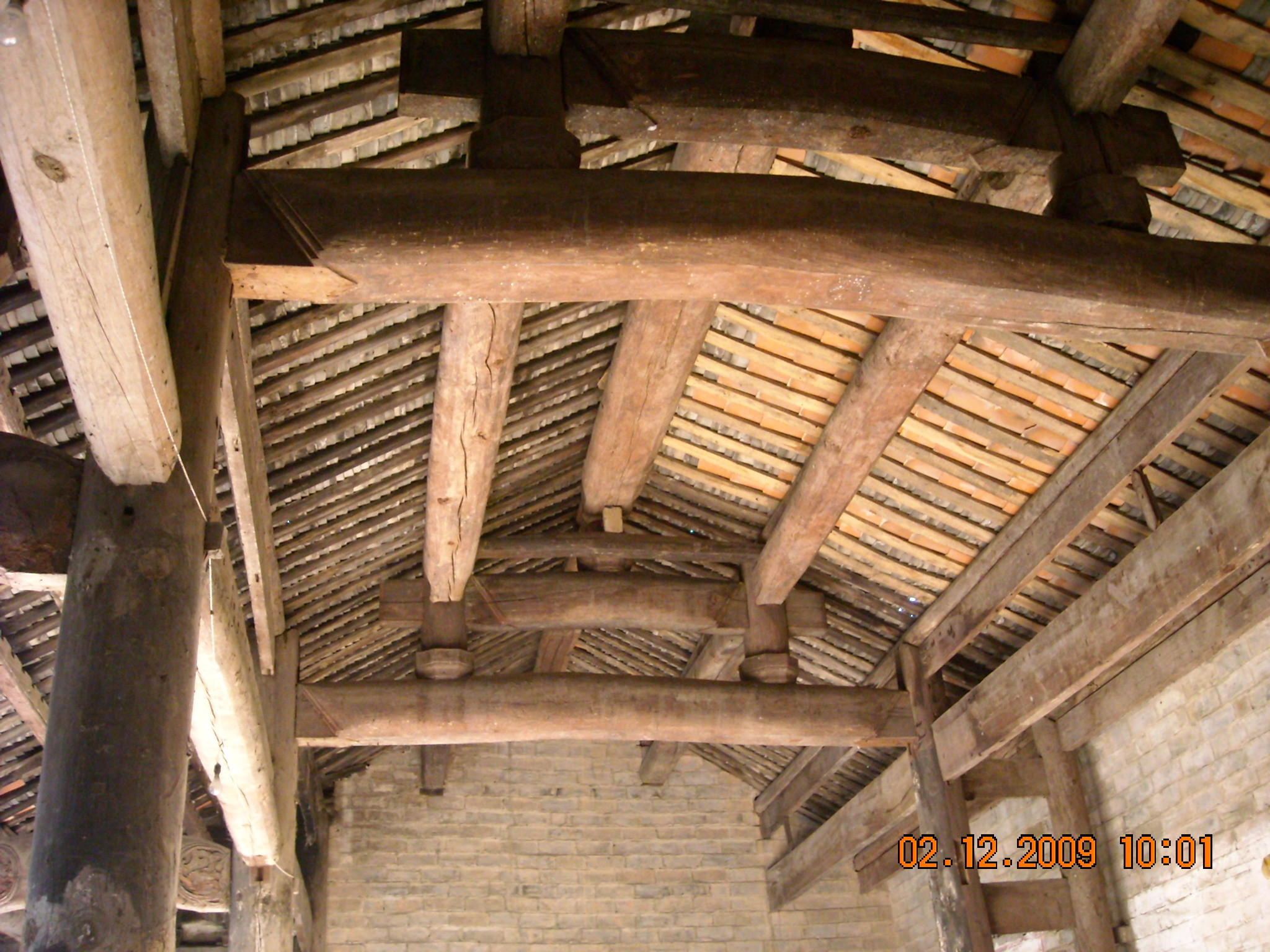 内部木料用得都比较大保存得完好