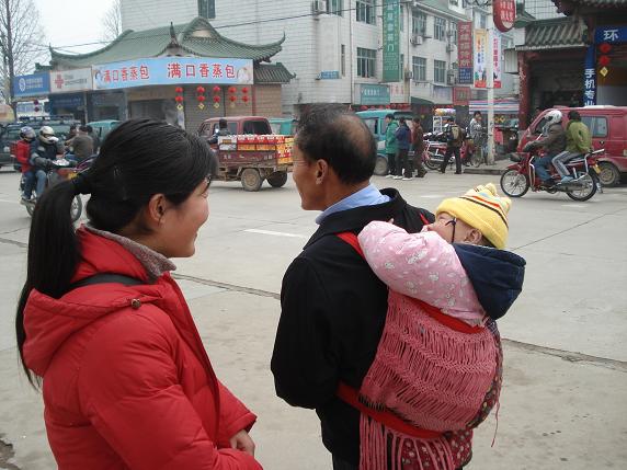 为啥这个阿姨这样看我