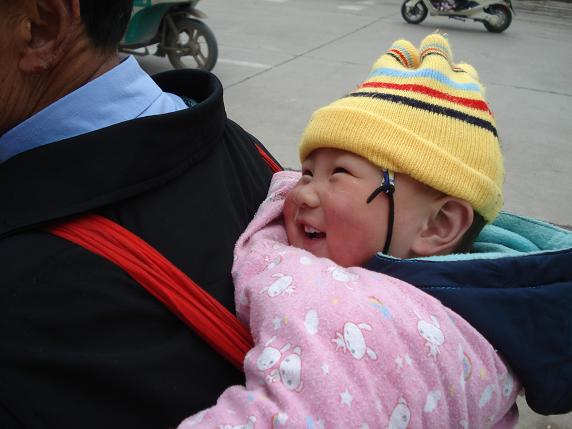 哦，是妈妈，妈妈回来了。