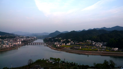 古城山水.jpg