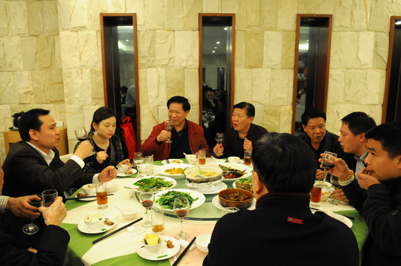 主宾席位还是斯文多