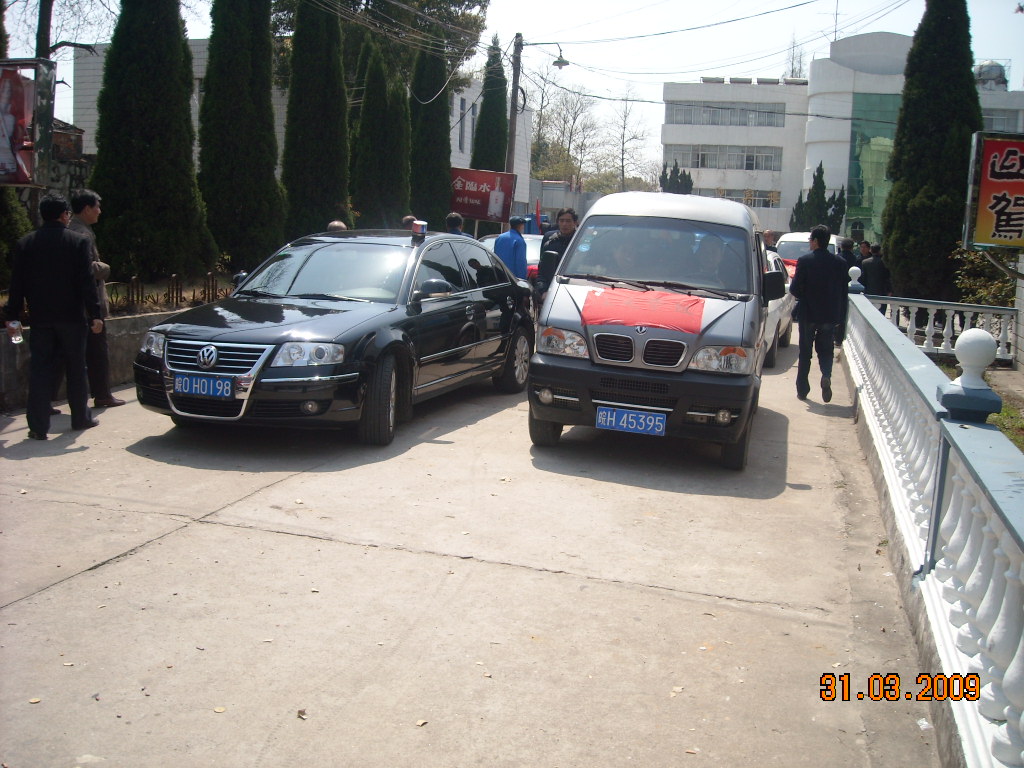 各种车辆上汪家后人好高兴