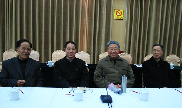 黄山学院的徽学专家、教授亲临座谈会现场