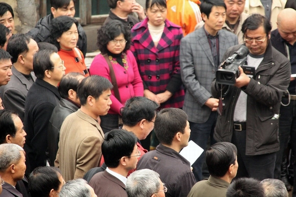 执行会长汪承兴宣读祭文。