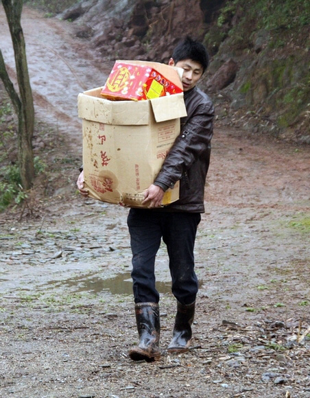 祭祀队伍开始到来。